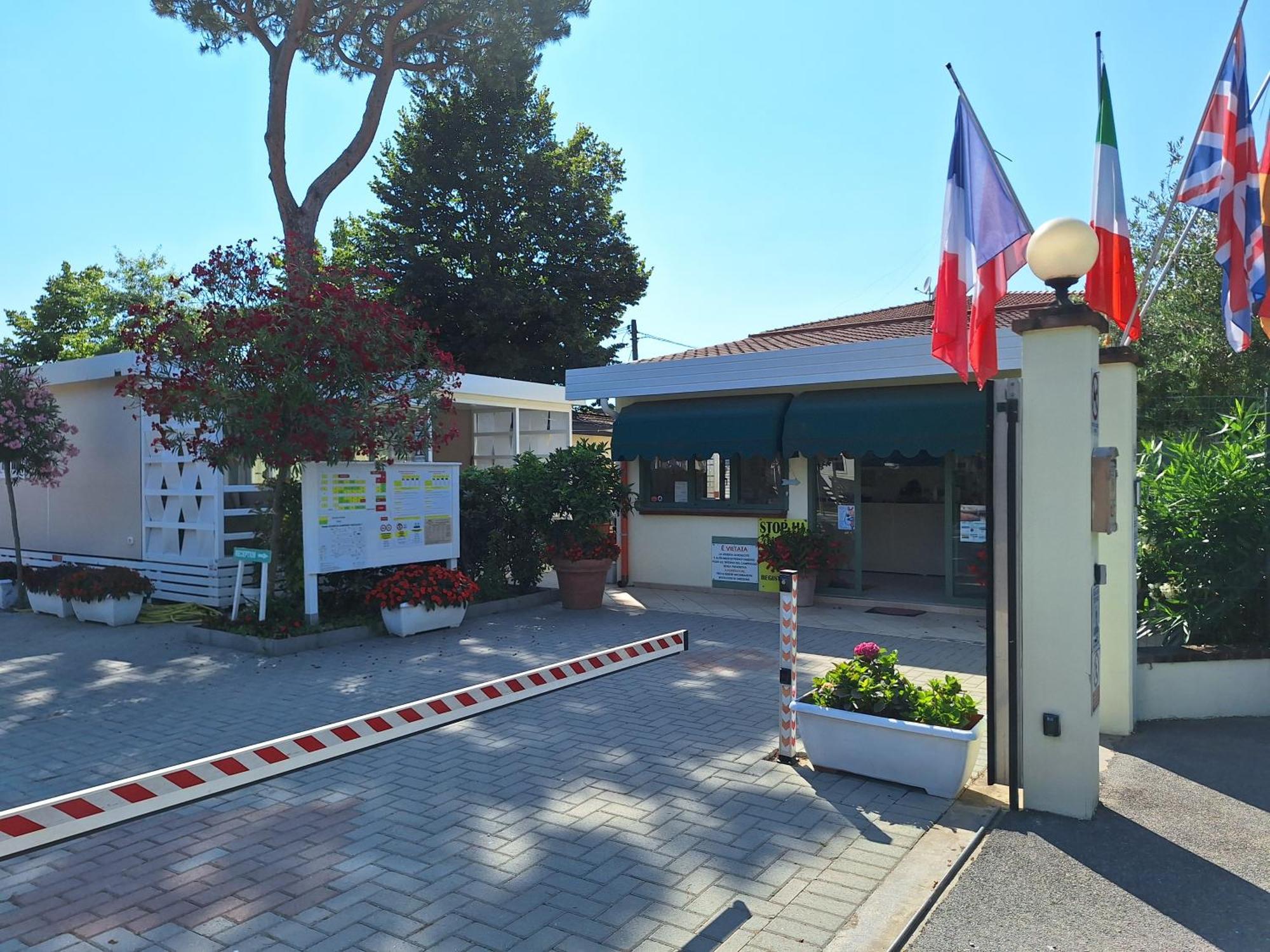 Camping Parco Vacanza Partaccia 2 مارينا دي ماسا المظهر الخارجي الصورة